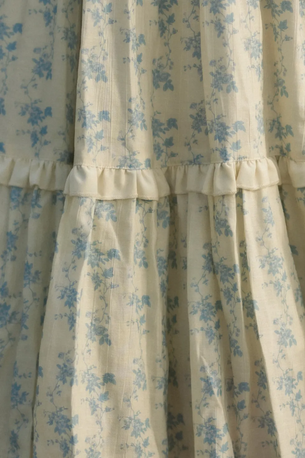 Roselyn Dress in Ivory Porcelain Fleur